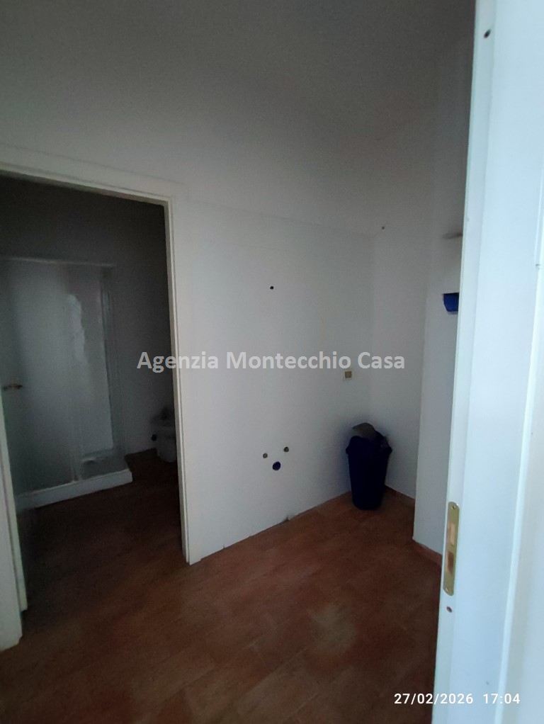 19308980-f239-4b7e-87b2-18ac6844489e Laboratorio e uffici soppalcati