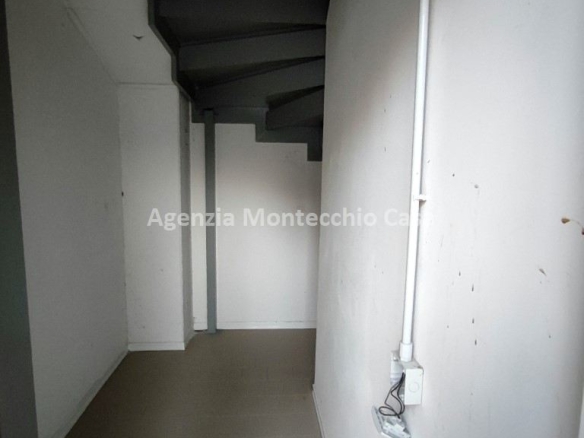 Laboratorio e uffici soppalcati