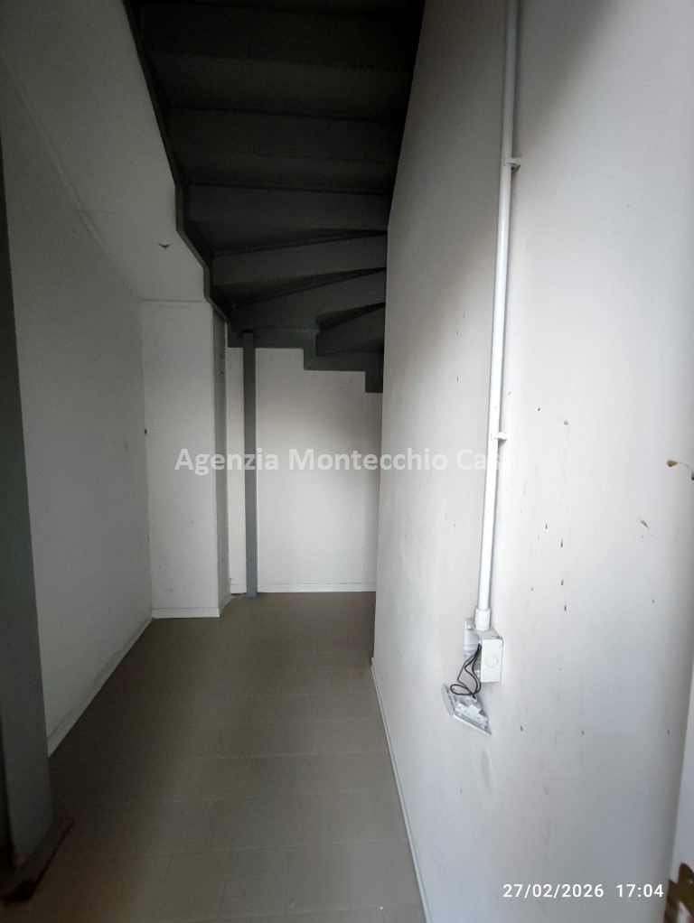 416ab923-cd46-4168-9107-28113f215972 Laboratorio e uffici soppalcati