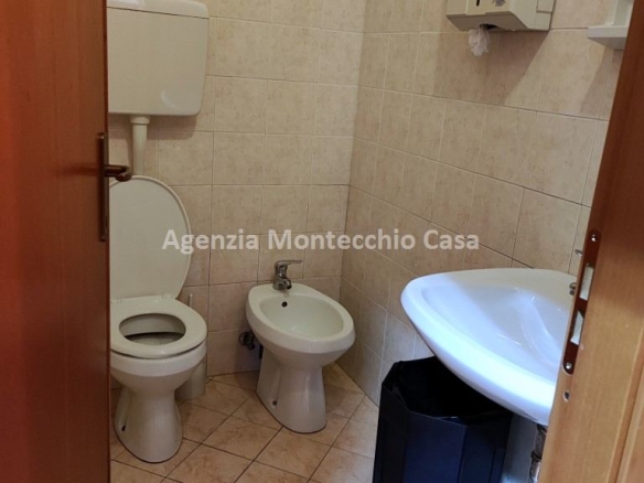 Locali ad uso laboratorio o deposito con ampi spazi esterni