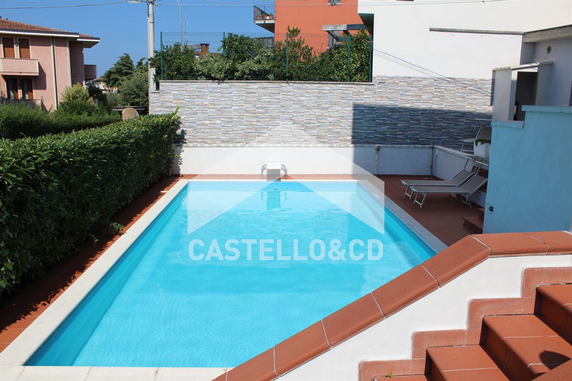 a0ef4d4c-86cb-4b55-aecc-a4d6795eccb3 BILOCALE CON PISCINA