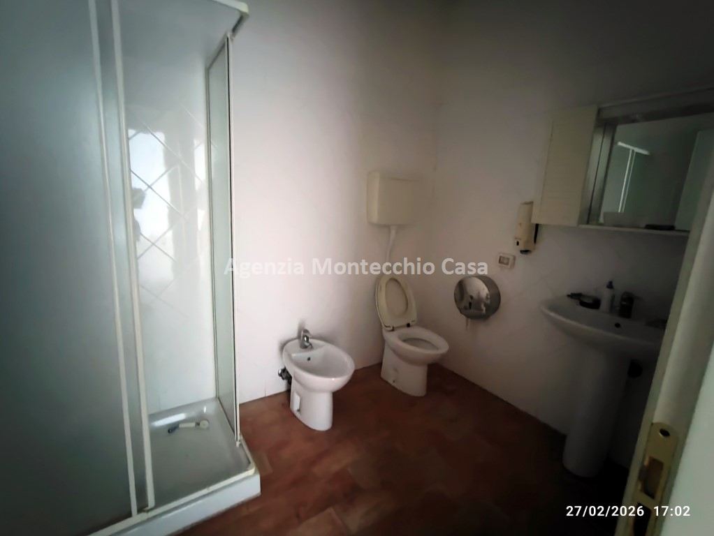a1bb1112-6b59-4174-9a16-927823585df7 Laboratorio e uffici soppalcati