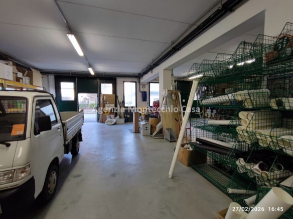 Locali ad uso laboratorio o deposito con ampi spazi esterni
