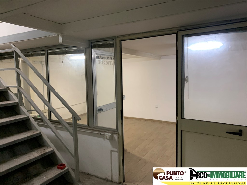 Magazzino/laboratorio 195 mq con accesso carrabile, soppalco e ufficio
