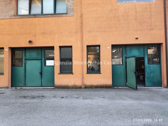 Locali ad uso laboratorio o deposito con ampi spazi esterni