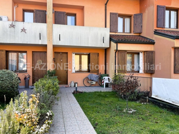 MONTICELLO CONTE OTTO: in vendita ampia VILLETTA a schiera