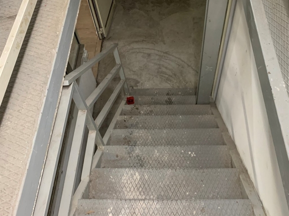 Magazzino/laboratorio 195 mq con accesso carrabile, soppalco e ufficio