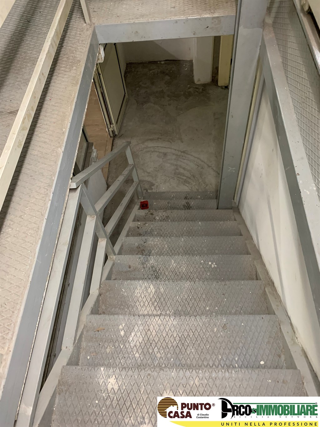Magazzino/laboratorio 195 mq con accesso carrabile, soppalco e ufficio