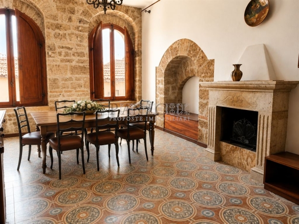 Appartamento in palazzo storico con garage e cantina