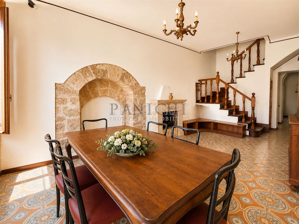 Appartamento in palazzo storico con garage e cantina