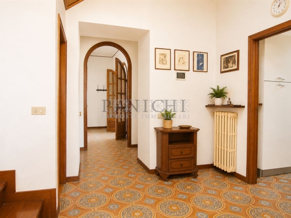 Appartamento in palazzo storico con garage e cantina
