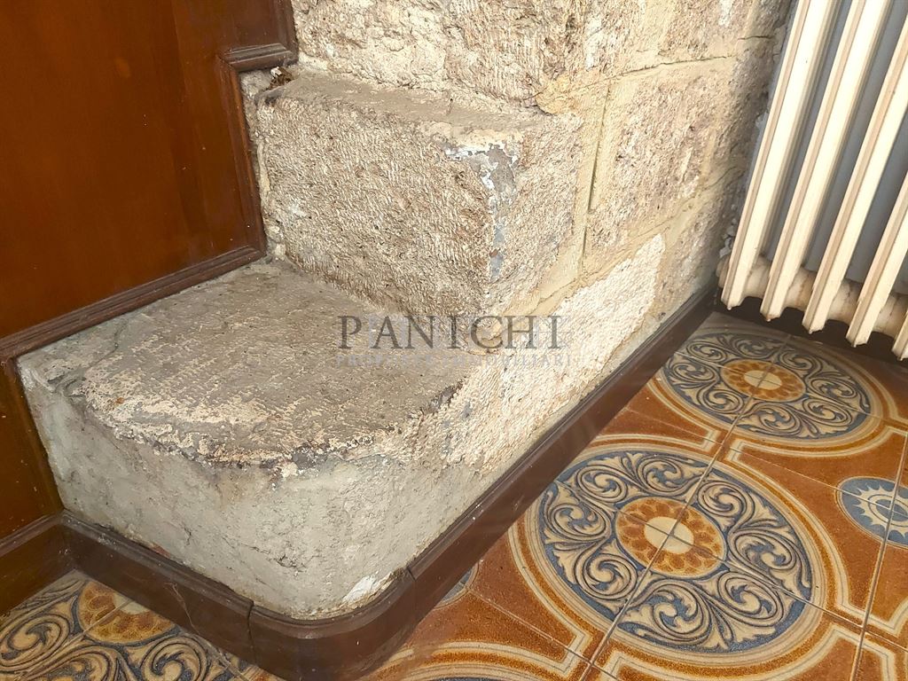 Appartamento in palazzo storico con garage e cantina