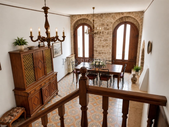 Appartamento in palazzo storico con garage e cantina