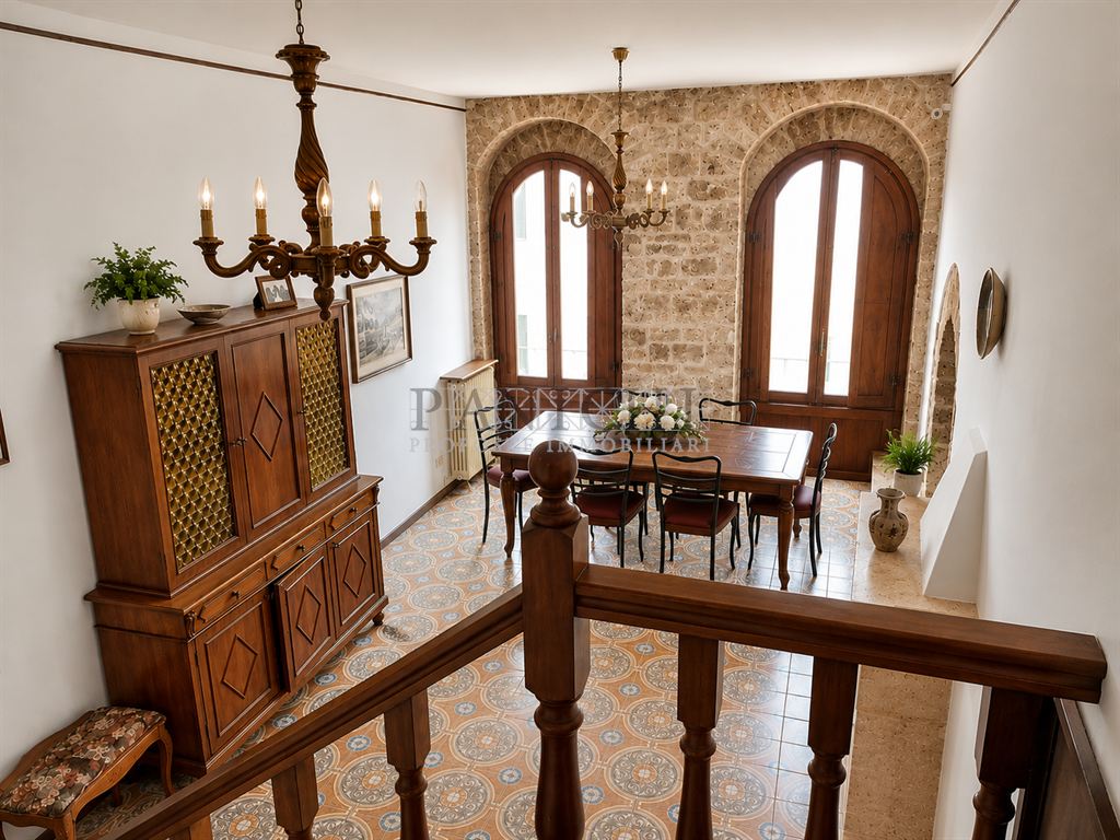 Appartamento in palazzo storico con garage e cantina