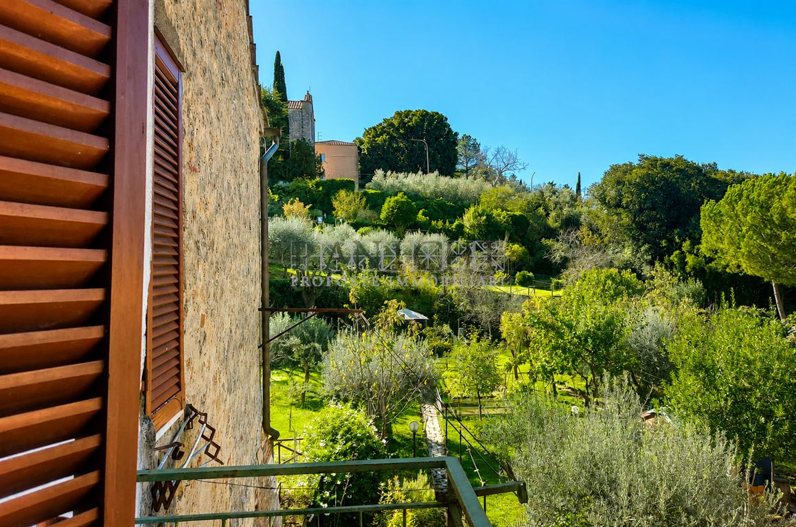 Appartamento in palazzo storico con garage e cantina